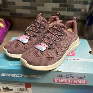 Brand new in box never worn size 6.5